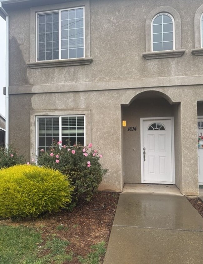 Building Photo - 1614 Manzanita Ave