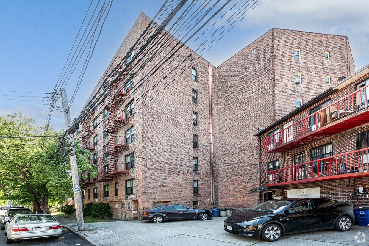 Building Photo - 7806 46th Ave