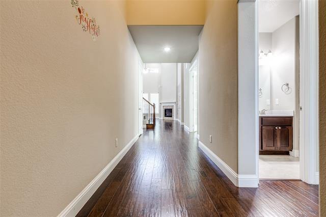 Foto del edificio - 5301 Dallas Red Ct