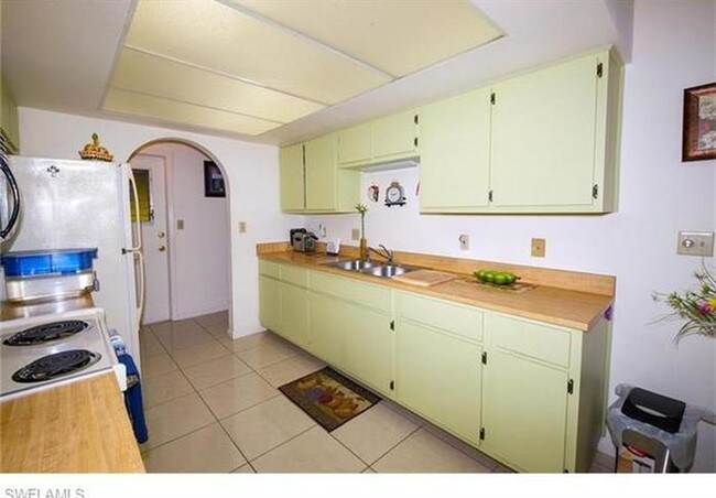 Foto del edificio - 2710 SW 3rd Pl, Cape Coral, FL 33914
