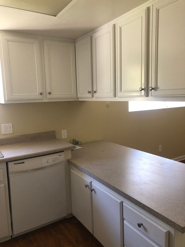 Building Photo - 2658 Farel St