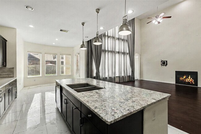 Building Photo - 10467 Lake Palmetto Dr