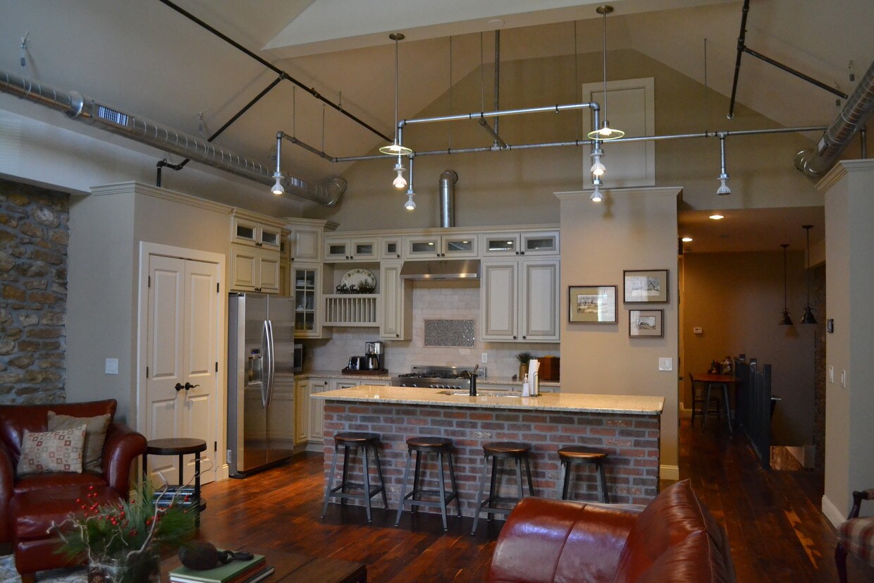 Foto principal - 815 Massachusetts St