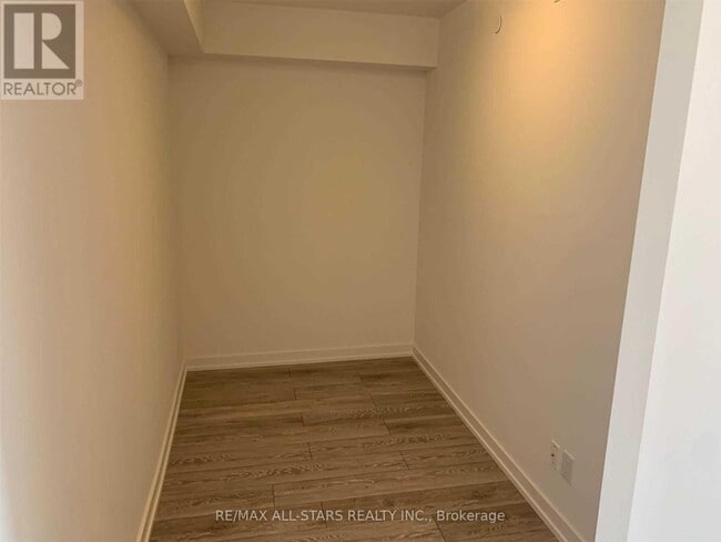 Photo du bâtiment - 159 Wellesley St E