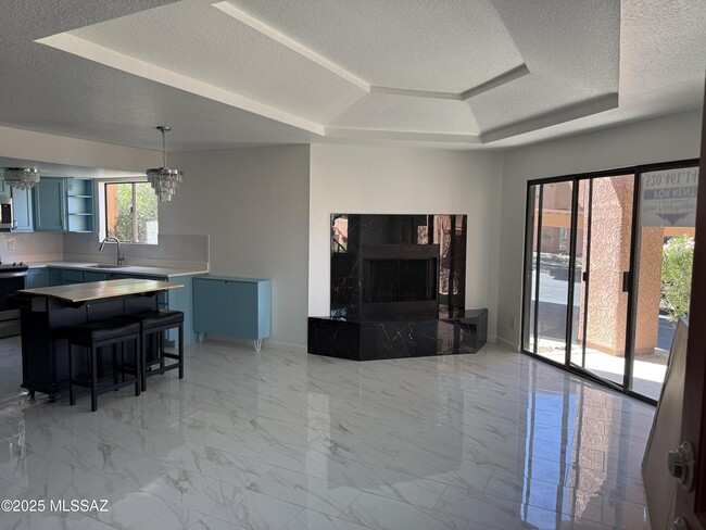 Building Photo - 5051 N Sabino Canyon Rd