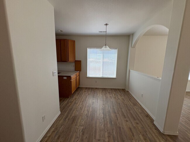 Foto del edificio - SPACIOUS HOME IN BOYD ACRES NEIGHBORHOOD A...