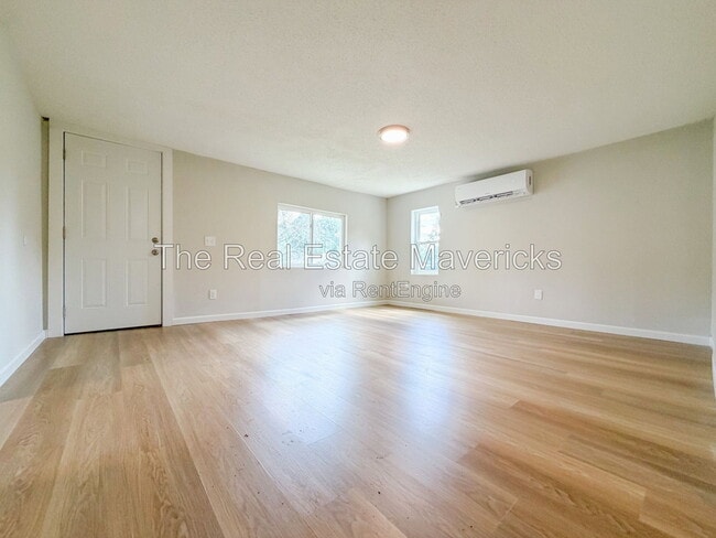 Building Photo - 132 Edgewood St