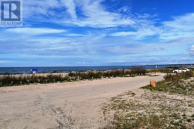 Photo du bâtiment - 332 Coastline Dr