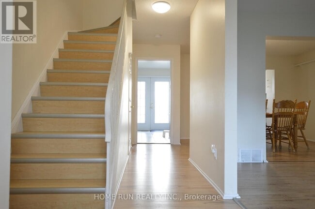 Building Photo - 617 Trelawny Private