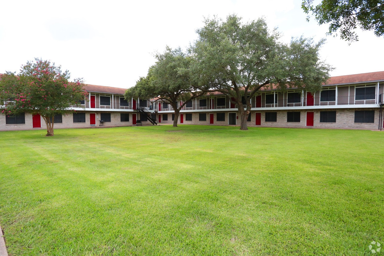 Building Photo - 3500 Baker Dr