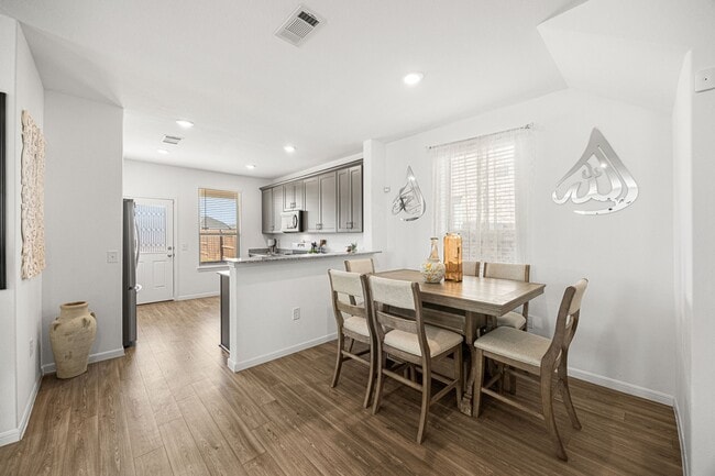 Foto del edificio - 8207 Star Ter Dr