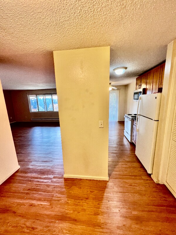 308 Summit Ave N Unit 30, Kent, WA 98030 Room for Rent in Kent, WA