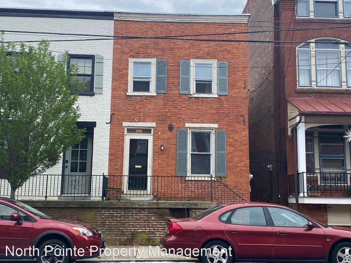 Primary Photo - 3 br, 1 bath House - 452 E. Orange St.