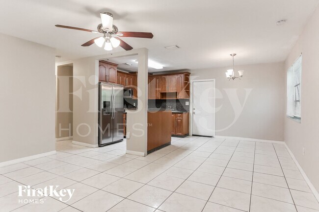 Foto del edificio - 6812 SW 22nd Ct