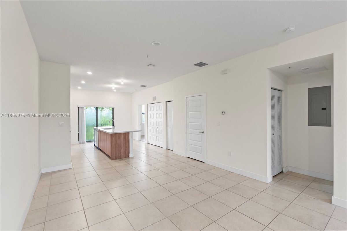 Building Photo - 7831 NW 104th Ave