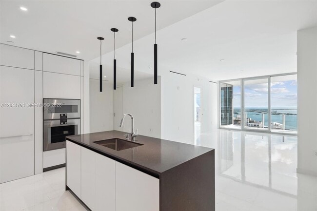 Building Photo - 300 Biscayne Boulevard Way
