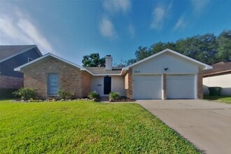 Building Photo - 3815 Regency Dr
