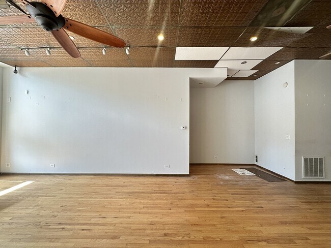 Foto del edificio - 2138 W Chicago Ave