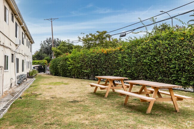 Patio - 2419 S. Ridgeley Dr
