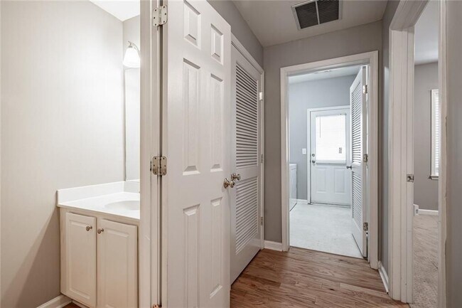 Foto del edificio - 2302 Towneheights Terrace SE