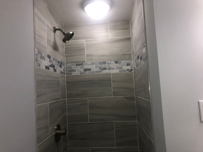 Building Photo - Updated Brick Ranch Conveniently Located