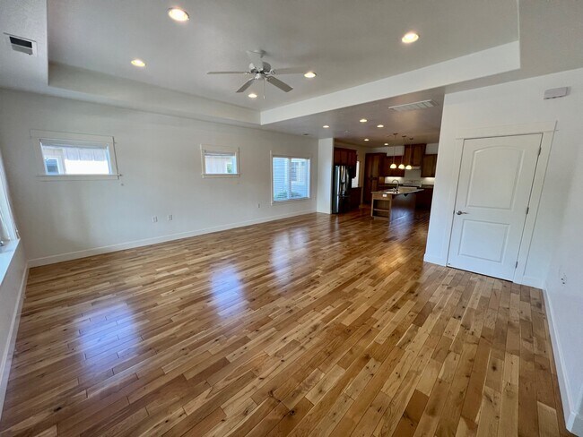 Foto del edificio - 1320 N Haskell St