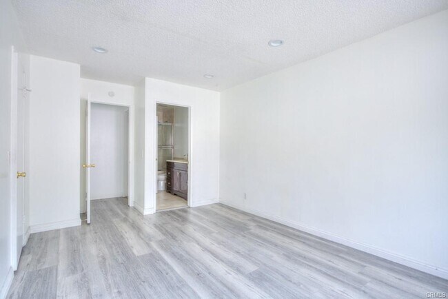 Foto del edificio - 2210 Shady Hills Dr