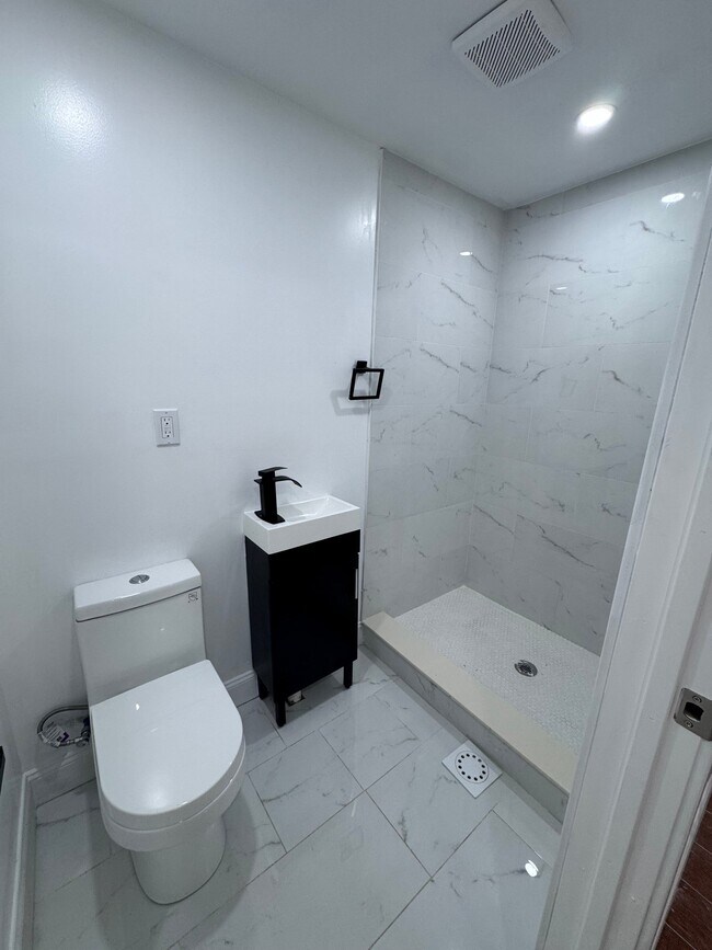 Foto del edificio - 647 N 16th St