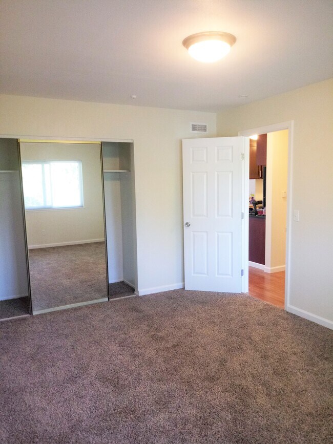 Foto del edificio - 2324 Heidi Pl