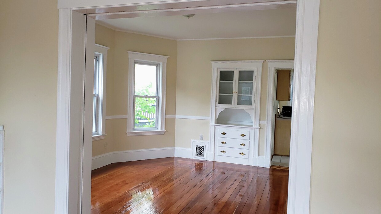 Dining room - 217 College Ave