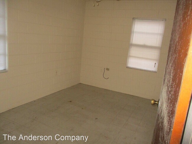 Building Photo - 3 br, 2 bath House - 1111 Crawford Dr.