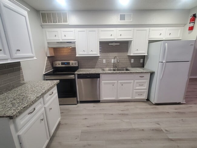 Foto del edificio - 12900 Walden Rd