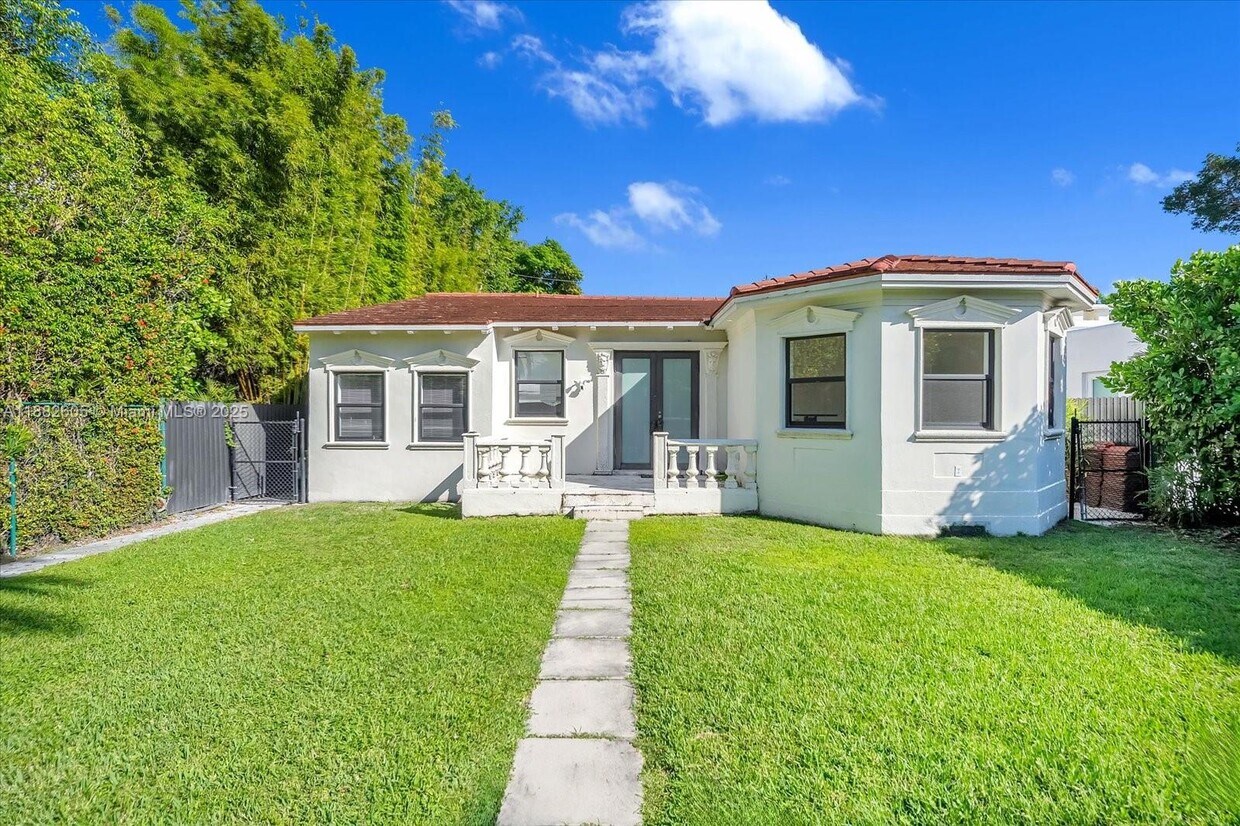 Foto principal - 4575 Post Ave