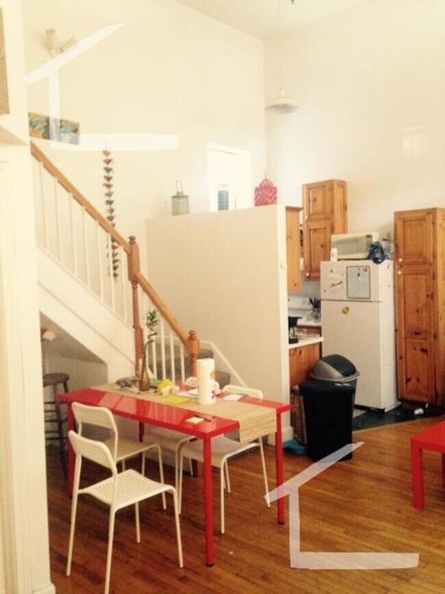 Foto del edificio - No Brokers Fee, Large Unit, Heat, Hot Water Included, Laundry on a Site
