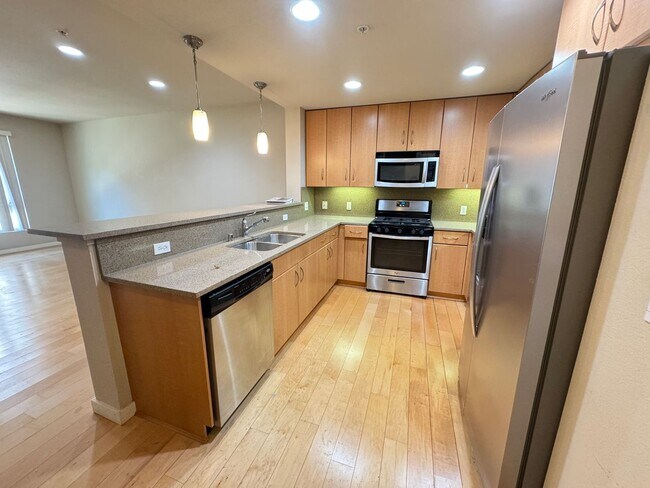 Foto del edificio - 1BED/1BATH CONDO AVAILABLE FOR RENT NEAR LAKE MERRIT IN  DOWNTOWN OAKLAND, CA!!!