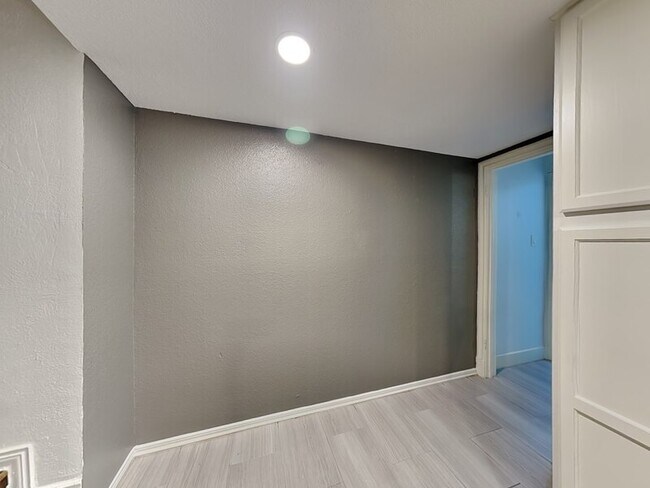 Building Photo - 5115 Mission Ave