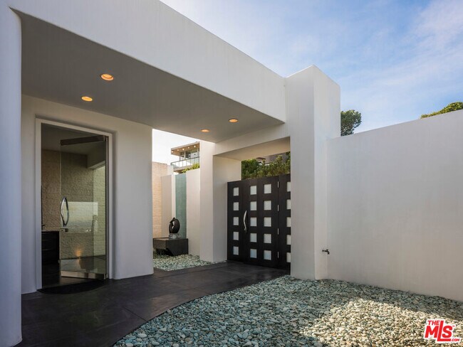 Building Photo - 2220 Jeffersonia Way