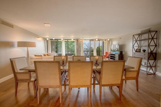 Building Photo - 2450 Presidential Way