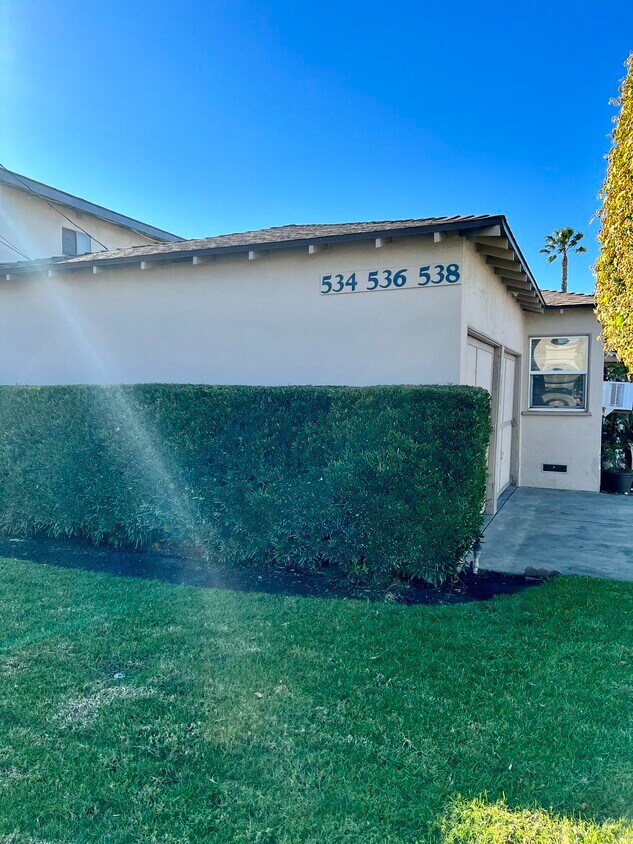 536 N Batavia - 534 N Batavia St
