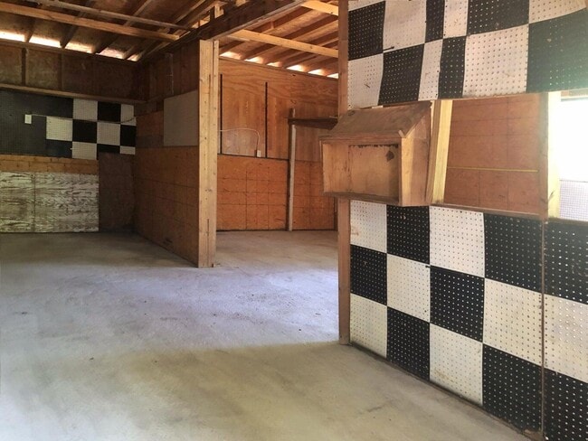 Building Photo - 244 Greenbrier Dr NE