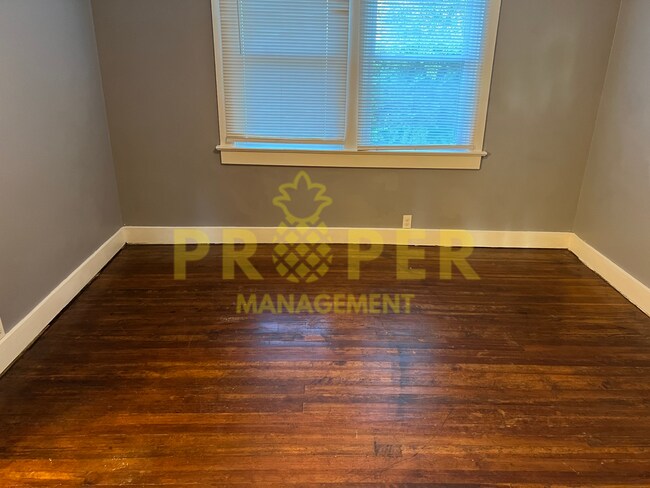 Building Photo - 3 bedrooms 2 full bathrooms house for rent
