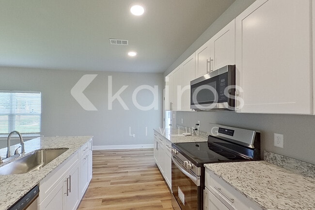 Building Photo - 22858 Balsam Dr