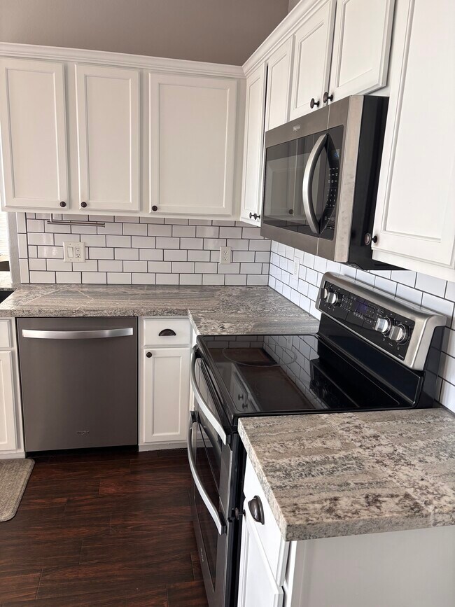 Foto del edificio - 1350 S Greenfield Rd