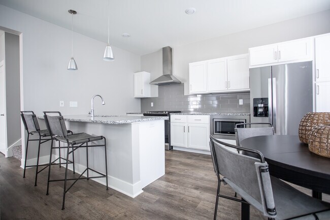 Foto del edificio - Evergreen Townhomes