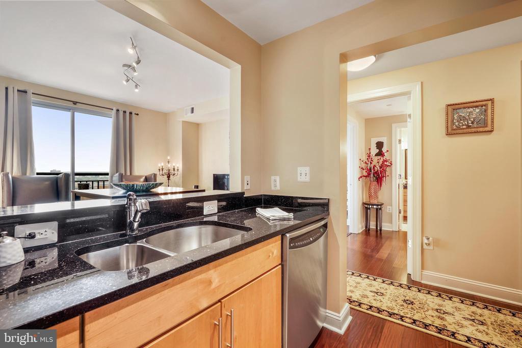 2050 Jamieson Ave Unit 1403, Alexandria, VA 22314 Room for Rent in