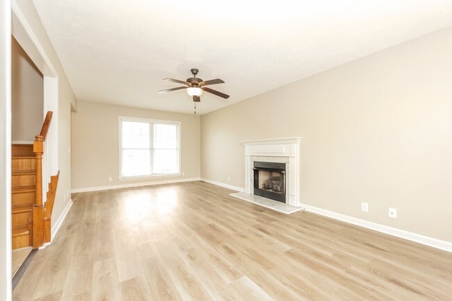 Building Photo - 6200 Rocky Top Dr