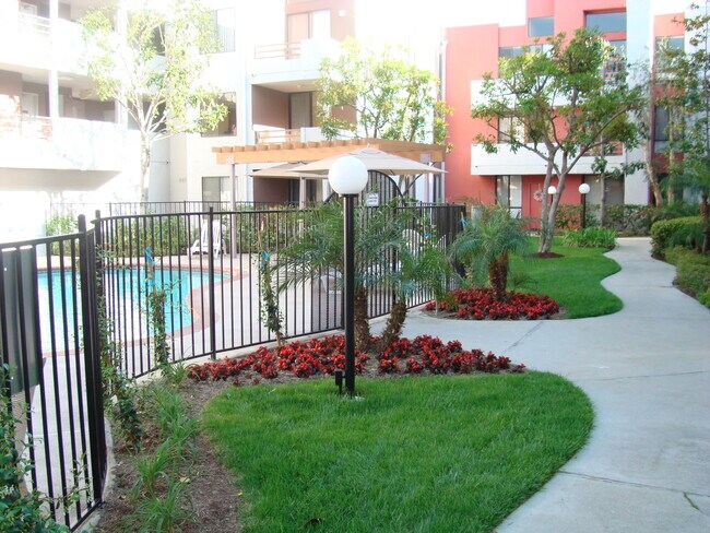 Building Photo - 7826 Topanga Canyon Blvd