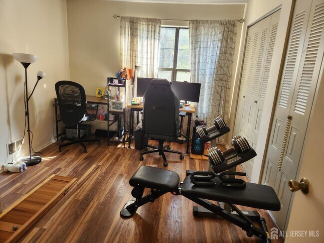 Building Photo - 314 Bromley Pl