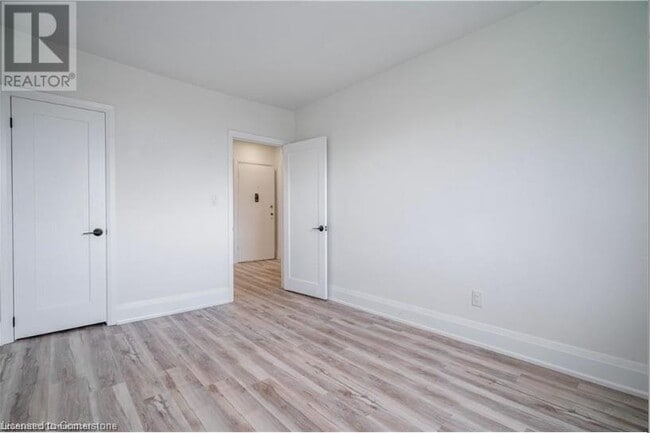 Building Photo - 611 Concession St