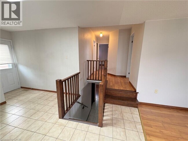 Building Photo - 358 Templemead Dr